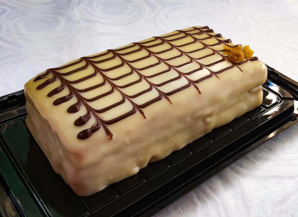 Torta Sin Gluten, Sin Azucar, Sin Lactora de Nuez, Manjar y Chocolate Blanco. 8 Personas